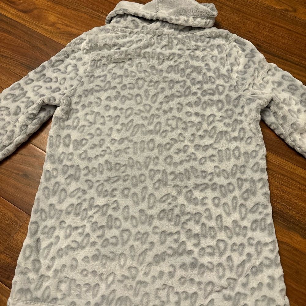Soft Surroundings grey leopard cheetah animal print soft fleece turtleneck - Picture 2 of 4